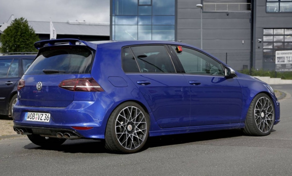Mula de pruebas del futuro Volkswagen Golf R420