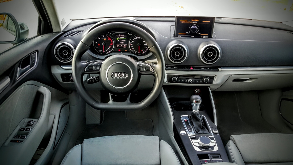 Interior de cuero-alcántara del Audi A3 Sedán