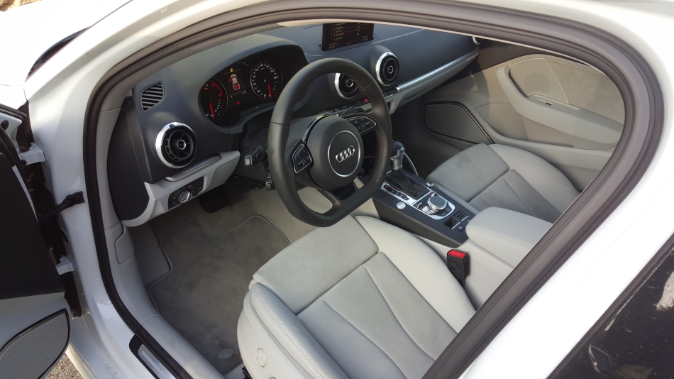 Interior de cuero-alcántara del Audi A3 Sedán