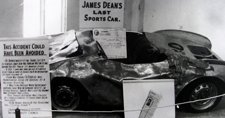 James Dean junto a su Porsche 550 Spyder