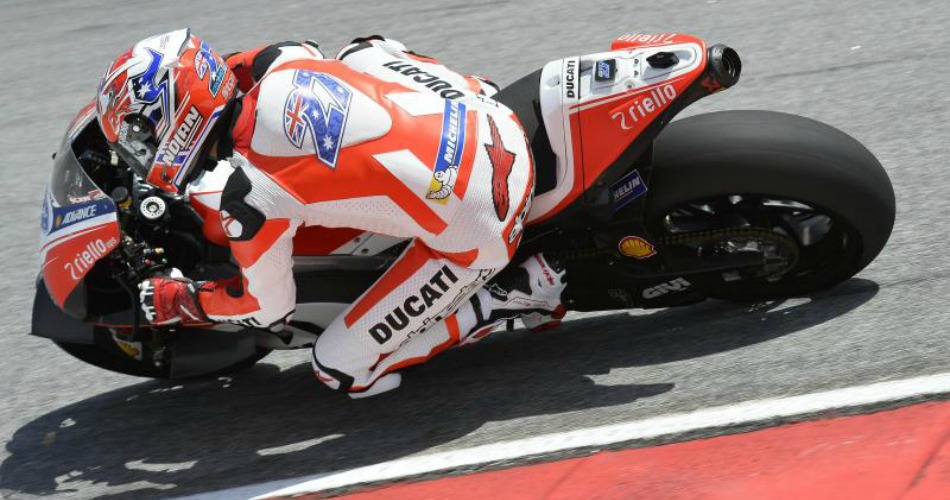 Casey Stoner pilotando la Ducati en Sepang