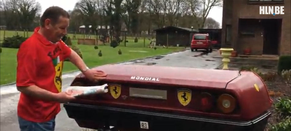 PJ De Queker con su buzón Ferrari Mondial