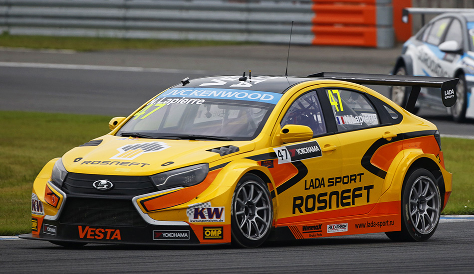 Lada Vesta TC1 en manos de Nico Lapierre en 2015