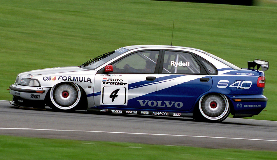 Rickard Rydell con el Volvo 850 en el BTCC en 2008
