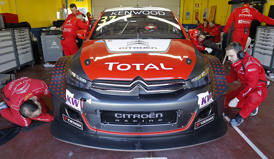 Pechito López ajusta el C-Elysée en Vallelunga