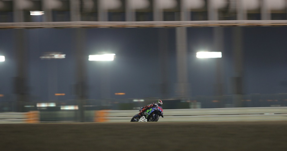 Jorge Lorenzo pilotando en Qatar