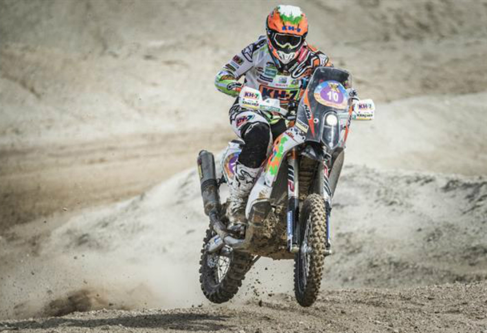 Laia Sanz (KTM) en Abu Dhabi.)