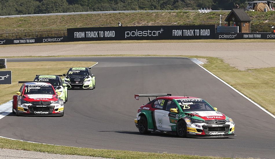 Mehdi Bennani por delante de Gregoire Demoustier y los Honda de Zengo