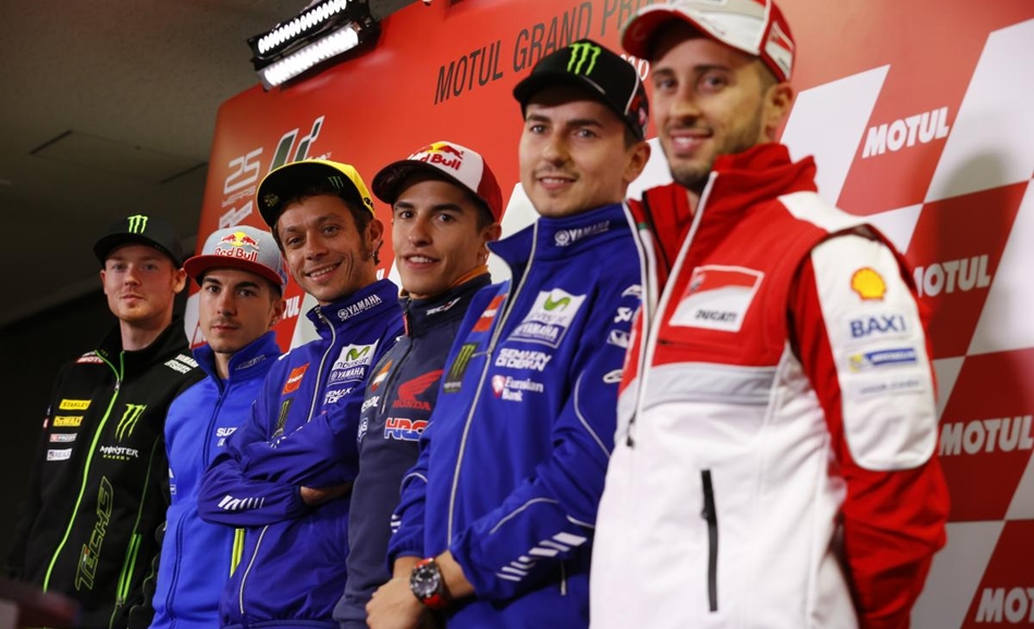 Alguien no quiere que Andrea Dovizioso salga bien enfocado en las fotos de hoy