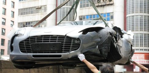 Aston Martin accidentado