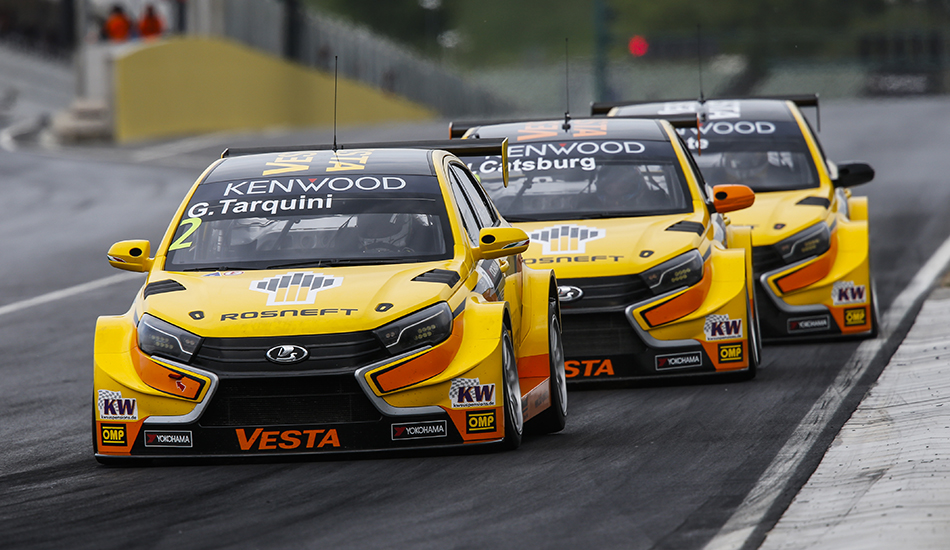 Los tres Lada Vesta TC1