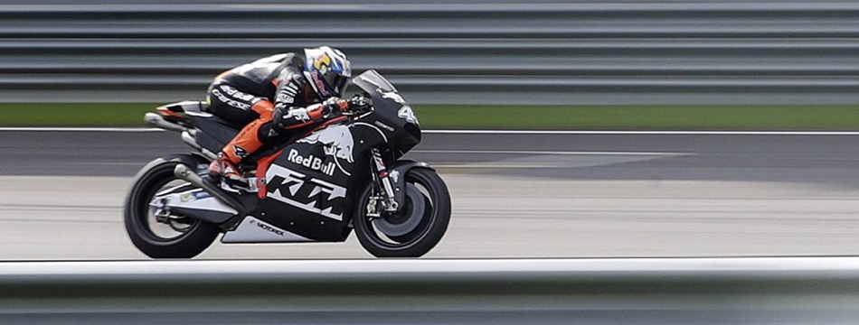 Pol Espargaró, a lomos de su KTM durante los test de Sepang
