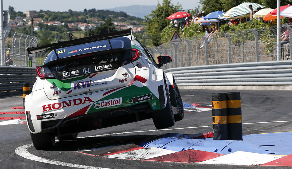 Tiago Monteiro en la prueba del WTCC en Vila Real en 2016