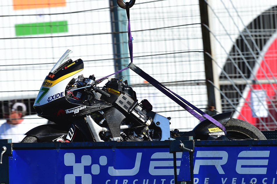 La moto de Iker Lecuona ha quedado totalmente destrozada