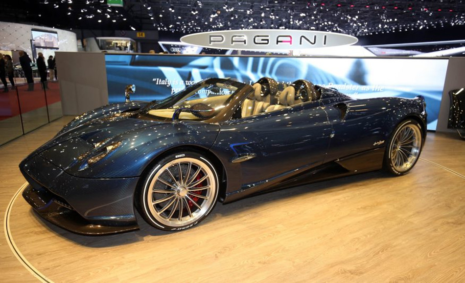 Huayra Roadster-2