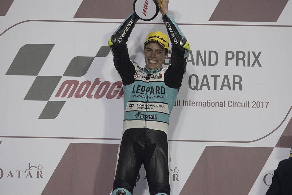 Joan Mir, en el podio de Losail