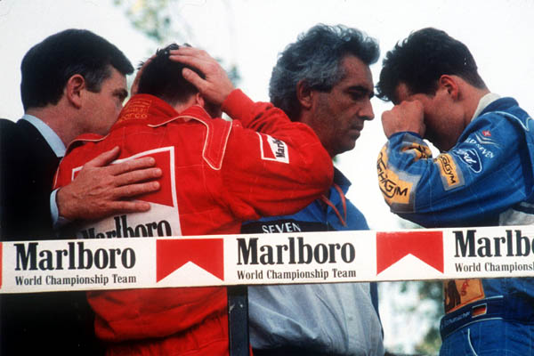 El podio de Imola lleno de tristeza