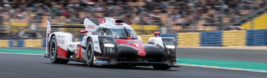 El auto de la pole, el Toyota #7