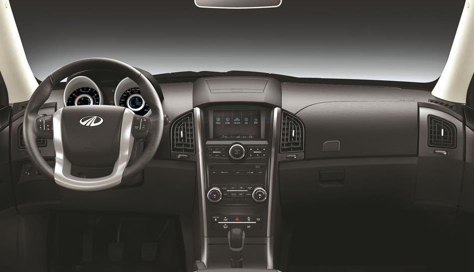 XUV500-3