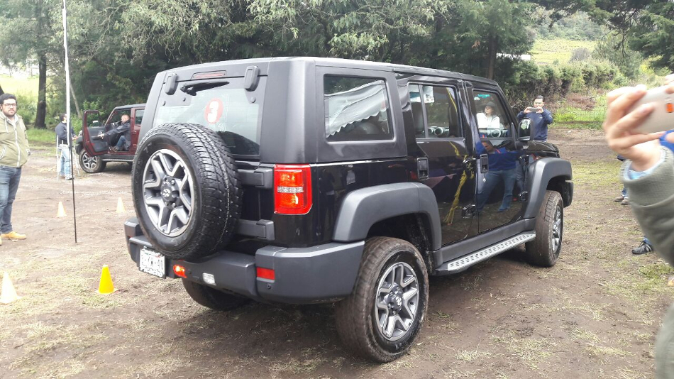 BJ40 posterior