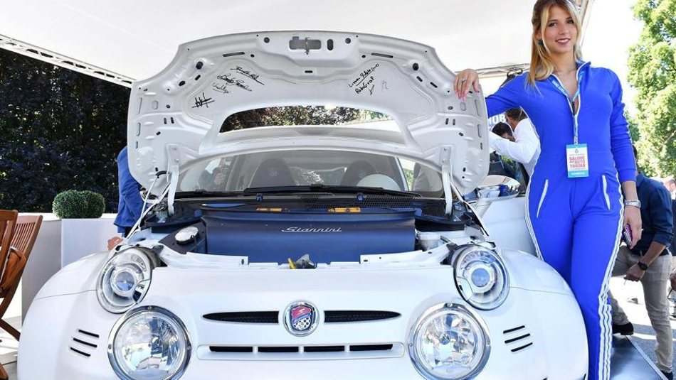 Fiat 500 capó abierto