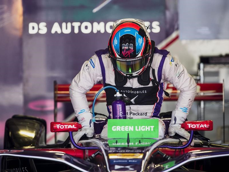 Lopez-1&amp;amp;lt;/figcaption&amp;amp;gt;&amp;amp;lt;/figure&amp;amp;gt; &amp;amp;lt;/p&amp;amp;gt;&amp;amp;lt;p&amp;amp;gt;&amp;amp;lt;h4&amp;amp;gt;Adiós a Neel Jani&amp;amp;lt;/h4&amp;amp;gt;&amp;amp;lt;/p&amp;amp;gt;&amp;amp;lt;p&amp;amp;gt;Dragon Racing se llevó el peor resultado de la primera cita de la cuarta temporada, sin puntos, y con sus bólidos una vuelta atrás con respecto al resto del pelotón. La decepción de Penske no se hizo esperar, y faltando muy pocos días para reanudar las actividades en el circuito citadino de Marrakech Jani anunció por sus redes sociales que no seguiría dentro del equipo, a quienes les dedicó frases animadoras y la mejor de las suertes para lo que resta de la campaña. Dragon Racing se quedaba solo con el corredor belga, Jerome d&amp;amp;#039;Ambrosio, y con el tiempo en contra para conseguir un piloto con experiencia.&amp;amp;lt;/p&amp;amp;gt;&amp;amp;lt;p&amp;amp;gt;[img=Lopez-2&amp;#039; src=&amp;#039;https://www.motoryracing.com/images/noticias/23000/23401/2.jpg&amp;#039; width=&amp;quot;950&amp;quot; height=&amp;quot;615&amp;quot;&amp;gt;&amp;lt;/picture&amp;gt;&amp;lt;figcaption&amp;gt;Lopez-0&amp;amp;amp;lt;/figcaption&amp;amp;amp;gt;&amp;amp;amp;lt;/figure&amp;amp;amp;gt; &amp;amp;amp;lt;/p&amp;amp;amp;gt;&amp;amp;amp;lt;p&amp;amp;amp;gt;&amp;amp;amp;lt;h4&amp;amp;amp;gt;Fin de semana para el olvido&amp;amp;amp;lt;/h4&amp;amp;amp;gt;&amp;amp;amp;lt;/p&amp;amp;amp;gt;&amp;amp;amp;lt;p&amp;amp;amp;gt;El equipo que lidera Jay Penske terminó con la sociedad que mantuvo el pasado año con la firma fabricante de coches eléctricos china Faraday Future. Con la entrada de Jani se esperaba que Dragon Racing tuviera la oportunidad de recibir cierto apoyo de algunos ingenieros de la marca Porsche, sin embargo, los germánicos se negaron a realizar tal petición, cosa que dejó la participación de Neel por el resto del campeonato en entredicho. A esto debemos sumar el amargo fin de semana que el equipo americano sufrio en Hong Kong, donde no fueron capaces de sumar punto alguno con sus dos pilotos en las dos carreras celebradas entre sábado y domingo.&amp;amp;amp;lt;/p&amp;amp;amp;gt;&amp;amp;amp;lt;p&amp;amp;amp;gt;[img=Lopez-1&amp;amp;#039; src=&amp;amp;#039;https://www.motoryracing.com/images/noticias/23000/23401/1.jpg&amp;amp;#039; width=&amp;amp;quot;950&amp;amp;quot; height=&amp;amp;quot;542&amp;amp;quot;&amp;amp;gt;&amp;amp;lt;/picture&amp;amp;gt;&amp;amp;lt;figcaption&amp;amp;gt;Lopez-0&amp;amp;amp;#039; src=&amp;amp;amp;#039;https://www.motoryracing.com/images/noticias/23000/23401/6.jpg&amp;amp;amp;#039; width=&amp;amp;amp;quot;950&amp;amp;amp;quot; height=&amp;amp;amp;quot;539&amp;amp;amp;quot;&amp;amp;amp;gt;&amp;amp;amp;lt;/picture&amp;amp;amp;gt;&amp;amp;amp;lt;figcaption&amp;amp;amp;gt;[img=Lopez-0&amp;amp;amp;lt;/figcaption&amp;amp;amp;gt;&amp;amp;amp;lt;/figure&amp;amp;amp;gt; &amp;amp;amp;lt;/p&amp;amp;amp;gt;&amp;amp;amp;lt;p&amp;amp;amp;gt;&amp;amp;amp;lt;h4&amp;amp;amp;gt;Fin de semana para el olvido&amp;amp;amp;lt;/h4&amp;amp;amp;gt;&amp;amp;amp;lt;/p&amp;amp;amp;gt;&amp;amp;amp;lt;p&amp;amp;amp;gt;El equipo que lidera Jay Penske terminó con la sociedad que mantuvo el pasado año con la firma fabricante de coches eléctricos china Faraday Future. Con la entrada de Jani se esperaba que Dragon Racing tuviera la oportunidad de recibir cierto apoyo de algunos ingenieros de la marca Porsche, sin embargo, los germánicos se negaron a realizar tal petición, cosa que dejó la participación de Neel por el resto del campeonato en entredicho. A esto debemos sumar el amargo fin de semana que el equipo americano sufrio en Hong Kong, donde no fueron capaces de sumar punto alguno con sus dos pilotos en las dos carreras celebradas entre sábado y domingo.&amp;amp;amp;lt;/p&amp;amp;amp;gt;&amp;amp;amp;lt;p&amp;amp;amp;gt;[img=Lopez-1&amp;amp;lt;/figcaption&amp;amp;gt;&amp;amp;lt;/figure&amp;amp;gt; &amp;amp;lt;/p&amp;amp;gt;&amp;amp;lt;p&amp;amp;gt;&amp;amp;lt;h4&amp;amp;gt;Adiós a Neel Jani&amp;amp;lt;/h4&amp;amp;gt;&amp;amp;lt;/p&amp;amp;gt;&amp;amp;lt;p&amp;amp;gt;Dragon Racing se llevó el peor resultado de la primera cita de la cuarta temporada, sin puntos, y con sus bólidos una vuelta atrás con respecto al resto del pelotón. La decepción de Penske no se hizo esperar, y faltando muy pocos días para reanudar las actividades en el circuito citadino de Marrakech Jani anunció por sus redes sociales que no seguiría dentro del equipo, a quienes les dedicó frases animadoras y la mejor de las suertes para lo que resta de la campaña. Dragon Racing se quedaba solo con el corredor belga, Jerome d&amp;amp;#039;Ambrosio, y con el tiempo en contra para conseguir un piloto con experiencia.&amp;amp;lt;/p&amp;amp;gt;&amp;amp;lt;p&amp;amp;gt;[img=Lopez-2&amp;lt;/figcaption&amp;gt;&amp;lt;/figure&amp;gt; &amp;lt;/p&amp;gt;&amp;lt;p&amp;gt;&amp;lt;h4&amp;gt;Vuelve José María López&amp;lt;/h4&amp;gt;&amp;lt;/p&amp;gt;&amp;lt;p&amp;gt;El piloto argentino vivió una destacada participación en la Fórmula E luego de competir con el equipo DS Virgin en la tercera temporada. El conocido &amp;quot;Pechito&amp;quot; dio muestras de su gran adaptación, para luego mantener un ritmo competitivo que le llevó a batallar en diferentes ocasiones por posiciones de puntos y podios. Su actuación más destacada la vivió en el eprix de México, donde batalló en los giros finales con Lucas di Grassi, de Audi, hasta que cometió un error en la primera curva del trazado que le hizo perder las opciones de victoria.&amp;lt;/p&amp;gt;&amp;lt;p&amp;gt;[img=Lopez-3&#039; src=&#039;https://www.motoryracing.com/images/noticias/23000/23401/3.jpg&#039; width=&quot;950&quot; height=&quot;513&quot;&gt;&lt;/picture&gt;&lt;figcaption&gt;Lopez-1&amp;amp;#039; src=&amp;amp;#039;https://www.motoryracing.com/images/noticias/23000/23401/1.jpg&amp;amp;#039; width=&amp;amp;quot;950&amp;amp;quot; height=&amp;amp;quot;542&amp;amp;quot;&amp;amp;gt;&amp;amp;lt;/picture&amp;amp;gt;&amp;amp;lt;figcaption&amp;amp;gt;Lopez-0&amp;amp;amp;#039; src=&amp;amp;amp;#039;https://www.motoryracing.com/images/noticias/23000/23401/6.jpg&amp;amp;amp;#039; width=&amp;amp;amp;quot;950&amp;amp;amp;quot; height=&amp;amp;amp;quot;539&amp;amp;amp;quot;&amp;amp;amp;gt;&amp;amp;amp;lt;/picture&amp;amp;amp;gt;&amp;amp;amp;lt;figcaption&amp;amp;amp;gt;[img=Lopez-0&amp;amp;amp;lt;/figcaption&amp;amp;amp;gt;&amp;amp;amp;lt;/figure&amp;amp;amp;gt; &amp;amp;amp;lt;/p&amp;amp;amp;gt;&amp;amp;amp;lt;p&amp;amp;amp;gt;&amp;amp;amp;lt;h4&amp;amp;amp;gt;Fin de semana para el olvido&amp;amp;amp;lt;/h4&amp;amp;amp;gt;&amp;amp;amp;lt;/p&amp;amp;amp;gt;&amp;amp;amp;lt;p&amp;amp;amp;gt;El equipo que lidera Jay Penske terminó con la sociedad que mantuvo el pasado año con la firma fabricante de coches eléctricos china Faraday Future. Con la entrada de Jani se esperaba que Dragon Racing tuviera la oportunidad de recibir cierto apoyo de algunos ingenieros de la marca Porsche, sin embargo, los germánicos se negaron a realizar tal petición, cosa que dejó la participación de Neel por el resto del campeonato en entredicho. A esto debemos sumar el amargo fin de semana que el equipo americano sufrio en Hong Kong, donde no fueron capaces de sumar punto alguno con sus dos pilotos en las dos carreras celebradas entre sábado y domingo.&amp;amp;amp;lt;/p&amp;amp;amp;gt;&amp;amp;amp;lt;p&amp;amp;amp;gt;[img=Lopez-1&amp;amp;lt;/figcaption&amp;amp;gt;&amp;amp;lt;/figure&amp;amp;gt; &amp;amp;lt;/p&amp;amp;gt;&amp;amp;lt;p&amp;amp;gt;&amp;amp;lt;h4&amp;amp;gt;Adiós a Neel Jani&amp;amp;lt;/h4&amp;amp;gt;&amp;amp;lt;/p&amp;amp;gt;&amp;amp;lt;p&amp;amp;gt;Dragon Racing se llevó el peor resultado de la primera cita de la cuarta temporada, sin puntos, y con sus bólidos una vuelta atrás con respecto al resto del pelotón. La decepción de Penske no se hizo esperar, y faltando muy pocos días para reanudar las actividades en el circuito citadino de Marrakech Jani anunció por sus redes sociales que no seguiría dentro del equipo, a quienes les dedicó frases animadoras y la mejor de las suertes para lo que resta de la campaña. Dragon Racing se quedaba solo con el corredor belga, Jerome d&amp;amp;#039;Ambrosio, y con el tiempo en contra para conseguir un piloto con experiencia.&amp;amp;lt;/p&amp;amp;gt;&amp;amp;lt;p&amp;amp;gt;[img=Lopez-2&amp;#039; src=&amp;#039;https://www.motoryracing.com/images/noticias/23000/23401/2.jpg&amp;#039; width=&amp;quot;950&amp;quot; height=&amp;quot;615&amp;quot;&amp;gt;&amp;lt;/picture&amp;gt;&amp;lt;figcaption&amp;gt;Lopez-0&amp;amp;amp;lt;/figcaption&amp;amp;amp;gt;&amp;amp;amp;lt;/figure&amp;amp;amp;gt; &amp;amp;amp;lt;/p&amp;amp;amp;gt;&amp;amp;amp;lt;p&amp;amp;amp;gt;&amp;amp;amp;lt;h4&amp;amp;amp;gt;Fin de semana para el olvido&amp;amp;amp;lt;/h4&amp;amp;amp;gt;&amp;amp;amp;lt;/p&amp;amp;amp;gt;&amp;amp;amp;lt;p&amp;amp;amp;gt;El equipo que lidera Jay Penske terminó con la sociedad que mantuvo el pasado año con la firma fabricante de coches eléctricos china Faraday Future. Con la entrada de Jani se esperaba que Dragon Racing tuviera la oportunidad de recibir cierto apoyo de algunos ingenieros de la marca Porsche, sin embargo, los germánicos se negaron a realizar tal petición, cosa que dejó la participación de Neel por el resto del campeonato en entredicho. A esto debemos sumar el amargo fin de semana que el equipo americano sufrio en Hong Kong, donde no fueron capaces de sumar punto alguno con sus dos pilotos en las dos carreras celebradas entre sábado y domingo.&amp;amp;amp;lt;/p&amp;amp;amp;gt;&amp;amp;amp;lt;p&amp;amp;amp;gt;[img=Lopez-1&amp;amp;#039; src=&amp;amp;#039;https://www.motoryracing.com/images/noticias/23000/23401/1.jpg&amp;amp;#039; width=&amp;amp;quot;950&amp;amp;quot; height=&amp;amp;quot;542&amp;amp;quot;&amp;amp;gt;&amp;amp;lt;/picture&amp;amp;gt;&amp;amp;lt;figcaption&amp;amp;gt;Lopez-0&amp;amp;amp;#039; src=&amp;amp;amp;#039;https://www.motoryracing.com/images/noticias/23000/23401/6.jpg&amp;amp;amp;#039; width=&amp;amp;amp;quot;950&amp;amp;amp;quot; height=&amp;amp;amp;quot;539&amp;amp;amp;quot;&amp;amp;amp;gt;&amp;amp;amp;lt;/picture&amp;amp;amp;gt;&amp;amp;amp;lt;figcaption&amp;amp;amp;gt;[img=Lopez-0&amp;amp;amp;lt;/figcaption&amp;amp;amp;gt;&amp;amp;amp;lt;/figure&amp;amp;amp;gt; &amp;amp;amp;lt;/p&amp;amp;amp;gt;&amp;amp;amp;lt;p&amp;amp;amp;gt;&amp;amp;amp;lt;h4&amp;amp;amp;gt;Fin de semana para el olvido&amp;amp;amp;lt;/h4&amp;amp;amp;gt;&amp;amp;amp;lt;/p&amp;amp;amp;gt;&amp;amp;amp;lt;p&amp;amp;amp;gt;El equipo que lidera Jay Penske terminó con la sociedad que mantuvo el pasado año con la firma fabricante de coches eléctricos china Faraday Future. Con la entrada de Jani se esperaba que Dragon Racing tuviera la oportunidad de recibir cierto apoyo de algunos ingenieros de la marca Porsche, sin embargo, los germánicos se negaron a realizar tal petición, cosa que dejó la participación de Neel por el resto del campeonato en entredicho. A esto debemos sumar el amargo fin de semana que el equipo americano sufrio en Hong Kong, donde no fueron capaces de sumar punto alguno con sus dos pilotos en las dos carreras celebradas entre sábado y domingo.&amp;amp;amp;lt;/p&amp;amp;amp;gt;&amp;amp;amp;lt;p&amp;amp;amp;gt;[img=Lopez-1&amp;amp;lt;/figcaption&amp;amp;gt;&amp;amp;lt;/figure&amp;amp;gt; &amp;amp;lt;/p&amp;amp;gt;&amp;amp;lt;p&amp;amp;gt;&amp;amp;lt;h4&amp;amp;gt;Adiós a Neel Jani&amp;amp;lt;/h4&amp;amp;gt;&amp;amp;lt;/p&amp;amp;gt;&amp;amp;lt;p&amp;amp;gt;Dragon Racing se llevó el peor resultado de la primera cita de la cuarta temporada, sin puntos, y con sus bólidos una vuelta atrás con respecto al resto del pelotón. La decepción de Penske no se hizo esperar, y faltando muy pocos días para reanudar las actividades en el circuito citadino de Marrakech Jani anunció por sus redes sociales que no seguiría dentro del equipo, a quienes les dedicó frases animadoras y la mejor de las suertes para lo que resta de la campaña. Dragon Racing se quedaba solo con el corredor belga, Jerome d&amp;amp;#039;Ambrosio, y con el tiempo en contra para conseguir un piloto con experiencia.&amp;amp;lt;/p&amp;amp;gt;&amp;amp;lt;p&amp;amp;gt;[img=Lopez-2&amp;lt;/figcaption&amp;gt;&amp;lt;/figure&amp;gt; &amp;lt;/p&amp;gt;&amp;lt;p&amp;gt;&amp;lt;h4&amp;gt;Vuelve José María López&amp;lt;/h4&amp;gt;&amp;lt;/p&amp;gt;&amp;lt;p&amp;gt;El piloto argentino vivió una destacada participación en la Fórmula E luego de competir con el equipo DS Virgin en la tercera temporada. El conocido &amp;quot;Pechito&amp;quot; dio muestras de su gran adaptación, para luego mantener un ritmo competitivo que le llevó a batallar en diferentes ocasiones por posiciones de puntos y podios. Su actuación más destacada la vivió en el eprix de México, donde batalló en los giros finales con Lucas di Grassi, de Audi, hasta que cometió un error en la primera curva del trazado que le hizo perder las opciones de victoria.&amp;lt;/p&amp;gt;&amp;lt;p&amp;gt;[img=Lopez-3&lt;/figcaption&gt;&lt;/figure&gt; &lt;/p&gt;&lt;p&gt;Pero poco después de culminar la temporada José María anunciaba su separación del equipo Virgin, alegando ciertas inconformidades con el director del equipo, Alex Tai. La separación de Lopéz lo dejaba sin opciones para este año ya que todos los equipos tenían listos a sus candidatos y era cuesta arriba volver como piloto titular. Sin embargo, el interés de Pechito por el certamen nunca se perdió y, tras el repentino adiós de Jani se abrió la posibilidad de sustituirle para el resto de la temporada. Debemos agregar que José María López sigue siendo uno de los velocistas más cotizados del mundo de la competición, de hecho, a pesar de tener a Mike Conway entre los fuertes candidatos para sustituir a Neel Jani los estadounidenses decidieron contactar al cordobés y aprovechar toda su experiencia.&lt;/p&gt;&lt;p&gt;[img=Lopez-4' src='https://www.motoryracing.com/images/noticias/23000/23401/4.jpg' width="950" height="535"></picture><figcaption>Lopez-0&amp;amp;amp;lt;/figcaption&amp;amp;amp;gt;&amp;amp;amp;lt;/figure&amp;amp;amp;gt; &amp;amp;amp;lt;/p&amp;amp;amp;gt;&amp;amp;amp;lt;p&amp;amp;amp;gt;&amp;amp;amp;lt;h4&amp;amp;amp;gt;Fin de semana para el olvido&amp;amp;amp;lt;/h4&amp;amp;amp;gt;&amp;amp;amp;lt;/p&amp;amp;amp;gt;&amp;amp;amp;lt;p&amp;amp;amp;gt;El equipo que lidera Jay Penske terminó con la sociedad que mantuvo el pasado año con la firma fabricante de coches eléctricos china Faraday Future. Con la entrada de Jani se esperaba que Dragon Racing tuviera la oportunidad de recibir cierto apoyo de algunos ingenieros de la marca Porsche, sin embargo, los germánicos se negaron a realizar tal petición, cosa que dejó la participación de Neel por el resto del campeonato en entredicho. A esto debemos sumar el amargo fin de semana que el equipo americano sufrio en Hong Kong, donde no fueron capaces de sumar punto alguno con sus dos pilotos en las dos carreras celebradas entre sábado y domingo.&amp;amp;amp;lt;/p&amp;amp;amp;gt;&amp;amp;amp;lt;p&amp;amp;amp;gt;[img=Lopez-1&amp;amp;lt;/figcaption&amp;amp;gt;&amp;amp;lt;/figure&amp;amp;gt; &amp;amp;lt;/p&amp;amp;gt;&amp;amp;lt;p&amp;amp;gt;&amp;amp;lt;h4&amp;amp;gt;Adiós a Neel Jani&amp;amp;lt;/h4&amp;amp;gt;&amp;amp;lt;/p&amp;amp;gt;&amp;amp;lt;p&amp;amp;gt;Dragon Racing se llevó el peor resultado de la primera cita de la cuarta temporada, sin puntos, y con sus bólidos una vuelta atrás con respecto al resto del pelotón. La decepción de Penske no se hizo esperar, y faltando muy pocos días para reanudar las actividades en el circuito citadino de Marrakech Jani anunció por sus redes sociales que no seguiría dentro del equipo, a quienes les dedicó frases animadoras y la mejor de las suertes para lo que resta de la campaña. Dragon Racing se quedaba solo con el corredor belga, Jerome d&amp;amp;#039;Ambrosio, y con el tiempo en contra para conseguir un piloto con experiencia.&amp;amp;lt;/p&amp;amp;gt;&amp;amp;lt;p&amp;amp;gt;[img=Lopez-2&amp;#039; src=&amp;#039;https://www.motoryracing.com/images/noticias/23000/23401/2.jpg&amp;#039; width=&amp;quot;950&amp;quot; height=&amp;quot;615&amp;quot;&amp;gt;&amp;lt;/picture&amp;gt;&amp;lt;figcaption&amp;gt;Lopez-0&amp;amp;amp;lt;/figcaption&amp;amp;amp;gt;&amp;amp;amp;lt;/figure&amp;amp;amp;gt; &amp;amp;amp;lt;/p&amp;amp;amp;gt;&amp;amp;amp;lt;p&amp;amp;amp;gt;&amp;amp;amp;lt;h4&amp;amp;amp;gt;Fin de semana para el olvido&amp;amp;amp;lt;/h4&amp;amp;amp;gt;&amp;amp;amp;lt;/p&amp;amp;amp;gt;&amp;amp;amp;lt;p&amp;amp;amp;gt;El equipo que lidera Jay Penske terminó con la sociedad que mantuvo el pasado año con la firma fabricante de coches eléctricos china Faraday Future. Con la entrada de Jani se esperaba que Dragon Racing tuviera la oportunidad de recibir cierto apoyo de algunos ingenieros de la marca Porsche, sin embargo, los germánicos se negaron a realizar tal petición, cosa que dejó la participación de Neel por el resto del campeonato en entredicho. A esto debemos sumar el amargo fin de semana que el equipo americano sufrio en Hong Kong, donde no fueron capaces de sumar punto alguno con sus dos pilotos en las dos carreras celebradas entre sábado y domingo.&amp;amp;amp;lt;/p&amp;amp;amp;gt;&amp;amp;amp;lt;p&amp;amp;amp;gt;[img=Lopez-1&amp;amp;#039; src=&amp;amp;#039;https://www.motoryracing.com/images/noticias/23000/23401/1.jpg&amp;amp;#039; width=&amp;amp;quot;950&amp;amp;quot; height=&amp;amp;quot;542&amp;amp;quot;&amp;amp;gt;&amp;amp;lt;/picture&amp;amp;gt;&amp;amp;lt;figcaption&amp;amp;gt;Lopez-0&amp;amp;amp;#039; src=&amp;amp;amp;#039;https://www.motoryracing.com/images/noticias/23000/23401/6.jpg&amp;amp;amp;#039; width=&amp;amp;amp;quot;950&amp;amp;amp;quot; height=&amp;amp;amp;quot;539&amp;amp;amp;quot;&amp;amp;amp;gt;&amp;amp;amp;lt;/picture&amp;amp;amp;gt;&amp;amp;amp;lt;figcaption&amp;amp;amp;gt;[img=Lopez-0&amp;amp;amp;lt;/figcaption&amp;amp;amp;gt;&amp;amp;amp;lt;/figure&amp;amp;amp;gt; &amp;amp;amp;lt;/p&amp;amp;amp;gt;&amp;amp;amp;lt;p&amp;amp;amp;gt;&amp;amp;amp;lt;h4&amp;amp;amp;gt;Fin de semana para el olvido&amp;amp;amp;lt;/h4&amp;amp;amp;gt;&amp;amp;amp;lt;/p&amp;amp;amp;gt;&amp;amp;amp;lt;p&amp;amp;amp;gt;El equipo que lidera Jay Penske terminó con la sociedad que mantuvo el pasado año con la firma fabricante de coches eléctricos china Faraday Future. Con la entrada de Jani se esperaba que Dragon Racing tuviera la oportunidad de recibir cierto apoyo de algunos ingenieros de la marca Porsche, sin embargo, los germánicos se negaron a realizar tal petición, cosa que dejó la participación de Neel por el resto del campeonato en entredicho. A esto debemos sumar el amargo fin de semana que el equipo americano sufrio en Hong Kong, donde no fueron capaces de sumar punto alguno con sus dos pilotos en las dos carreras celebradas entre sábado y domingo.&amp;amp;amp;lt;/p&amp;amp;amp;gt;&amp;amp;amp;lt;p&amp;amp;amp;gt;[img=Lopez-1&amp;amp;lt;/figcaption&amp;amp;gt;&amp;amp;lt;/figure&amp;amp;gt; &amp;amp;lt;/p&amp;amp;gt;&amp;amp;lt;p&amp;amp;gt;&amp;amp;lt;h4&amp;amp;gt;Adiós a Neel Jani&amp;amp;lt;/h4&amp;amp;gt;&amp;amp;lt;/p&amp;amp;gt;&amp;amp;lt;p&amp;amp;gt;Dragon Racing se llevó el peor resultado de la primera cita de la cuarta temporada, sin puntos, y con sus bólidos una vuelta atrás con respecto al resto del pelotón. La decepción de Penske no se hizo esperar, y faltando muy pocos días para reanudar las actividades en el circuito citadino de Marrakech Jani anunció por sus redes sociales que no seguiría dentro del equipo, a quienes les dedicó frases animadoras y la mejor de las suertes para lo que resta de la campaña. Dragon Racing se quedaba solo con el corredor belga, Jerome d&amp;amp;#039;Ambrosio, y con el tiempo en contra para conseguir un piloto con experiencia.&amp;amp;lt;/p&amp;amp;gt;&amp;amp;lt;p&amp;amp;gt;[img=Lopez-2&amp;lt;/figcaption&amp;gt;&amp;lt;/figure&amp;gt; &amp;lt;/p&amp;gt;&amp;lt;p&amp;gt;&amp;lt;h4&amp;gt;Vuelve José María López&amp;lt;/h4&amp;gt;&amp;lt;/p&amp;gt;&amp;lt;p&amp;gt;El piloto argentino vivió una destacada participación en la Fórmula E luego de competir con el equipo DS Virgin en la tercera temporada. El conocido &amp;quot;Pechito&amp;quot; dio muestras de su gran adaptación, para luego mantener un ritmo competitivo que le llevó a batallar en diferentes ocasiones por posiciones de puntos y podios. Su actuación más destacada la vivió en el eprix de México, donde batalló en los giros finales con Lucas di Grassi, de Audi, hasta que cometió un error en la primera curva del trazado que le hizo perder las opciones de victoria.&amp;lt;/p&amp;gt;&amp;lt;p&amp;gt;[img=Lopez-3&#039; src=&#039;https://www.motoryracing.com/images/noticias/23000/23401/3.jpg&#039; width=&quot;950&quot; height=&quot;513&quot;&gt;&lt;/picture&gt;&lt;figcaption&gt;Lopez-1&amp;amp;#039; src=&amp;amp;#039;https://www.motoryracing.com/images/noticias/23000/23401/1.jpg&amp;amp;#039; width=&amp;amp;quot;950&amp;amp;quot; height=&amp;amp;quot;542&amp;amp;quot;&amp;amp;gt;&amp;amp;lt;/picture&amp;amp;gt;&amp;amp;lt;figcaption&amp;amp;gt;Lopez-0&amp;amp;amp;#039; src=&amp;amp;amp;#039;https://www.motoryracing.com/images/noticias/23000/23401/6.jpg&amp;amp;amp;#039; width=&amp;amp;amp;quot;950&amp;amp;amp;quot; height=&amp;amp;amp;quot;539&amp;amp;amp;quot;&amp;amp;amp;gt;&amp;amp;amp;lt;/picture&amp;amp;amp;gt;&amp;amp;amp;lt;figcaption&amp;amp;amp;gt;[img=Lopez-0&amp;amp;amp;lt;/figcaption&amp;amp;amp;gt;&amp;amp;amp;lt;/figure&amp;amp;amp;gt; &amp;amp;amp;lt;/p&amp;amp;amp;gt;&amp;amp;amp;lt;p&amp;amp;amp;gt;&amp;amp;amp;lt;h4&amp;amp;amp;gt;Fin de semana para el olvido&amp;amp;amp;lt;/h4&amp;amp;amp;gt;&amp;amp;amp;lt;/p&amp;amp;amp;gt;&amp;amp;amp;lt;p&amp;amp;amp;gt;El equipo que lidera Jay Penske terminó con la sociedad que mantuvo el pasado año con la firma fabricante de coches eléctricos china Faraday Future. Con la entrada de Jani se esperaba que Dragon Racing tuviera la oportunidad de recibir cierto apoyo de algunos ingenieros de la marca Porsche, sin embargo, los germánicos se negaron a realizar tal petición, cosa que dejó la participación de Neel por el resto del campeonato en entredicho. A esto debemos sumar el amargo fin de semana que el equipo americano sufrio en Hong Kong, donde no fueron capaces de sumar punto alguno con sus dos pilotos en las dos carreras celebradas entre sábado y domingo.&amp;amp;amp;lt;/p&amp;amp;amp;gt;&amp;amp;amp;lt;p&amp;amp;amp;gt;[img=Lopez-1&amp;amp;lt;/figcaption&amp;amp;gt;&amp;amp;lt;/figure&amp;amp;gt; &amp;amp;lt;/p&amp;amp;gt;&amp;amp;lt;p&amp;amp;gt;&amp;amp;lt;h4&amp;amp;gt;Adiós a Neel Jani&amp;amp;lt;/h4&amp;amp;gt;&amp;amp;lt;/p&amp;amp;gt;&amp;amp;lt;p&amp;amp;gt;Dragon Racing se llevó el peor resultado de la primera cita de la cuarta temporada, sin puntos, y con sus bólidos una vuelta atrás con respecto al resto del pelotón. La decepción de Penske no se hizo esperar, y faltando muy pocos días para reanudar las actividades en el circuito citadino de Marrakech Jani anunció por sus redes sociales que no seguiría dentro del equipo, a quienes les dedicó frases animadoras y la mejor de las suertes para lo que resta de la campaña. Dragon Racing se quedaba solo con el corredor belga, Jerome d&amp;amp;#039;Ambrosio, y con el tiempo en contra para conseguir un piloto con experiencia.&amp;amp;lt;/p&amp;amp;gt;&amp;amp;lt;p&amp;amp;gt;[img=Lopez-2&amp;#039; src=&amp;#039;https://www.motoryracing.com/images/noticias/23000/23401/2.jpg&amp;#039; width=&amp;quot;950&amp;quot; height=&amp;quot;615&amp;quot;&amp;gt;&amp;lt;/picture&amp;gt;&amp;lt;figcaption&amp;gt;Lopez-0&amp;amp;amp;lt;/figcaption&amp;amp;amp;gt;&amp;amp;amp;lt;/figure&amp;amp;amp;gt; &amp;amp;amp;lt;/p&amp;amp;amp;gt;&amp;amp;amp;lt;p&amp;amp;amp;gt;&amp;amp;amp;lt;h4&amp;amp;amp;gt;Fin de semana para el olvido&amp;amp;amp;lt;/h4&amp;amp;amp;gt;&amp;amp;amp;lt;/p&amp;amp;amp;gt;&amp;amp;amp;lt;p&amp;amp;amp;gt;El equipo que lidera Jay Penske terminó con la sociedad que mantuvo el pasado año con la firma fabricante de coches eléctricos china Faraday Future. Con la entrada de Jani se esperaba que Dragon Racing tuviera la oportunidad de recibir cierto apoyo de algunos ingenieros de la marca Porsche, sin embargo, los germánicos se negaron a realizar tal petición, cosa que dejó la participación de Neel por el resto del campeonato en entredicho. A esto debemos sumar el amargo fin de semana que el equipo americano sufrio en Hong Kong, donde no fueron capaces de sumar punto alguno con sus dos pilotos en las dos carreras celebradas entre sábado y domingo.&amp;amp;amp;lt;/p&amp;amp;amp;gt;&amp;amp;amp;lt;p&amp;amp;amp;gt;[img=Lopez-1&amp;amp;#039; src=&amp;amp;#039;https://www.motoryracing.com/images/noticias/23000/23401/1.jpg&amp;amp;#039; width=&amp;amp;quot;950&amp;amp;quot; height=&amp;amp;quot;542&amp;amp;quot;&amp;amp;gt;&amp;amp;lt;/picture&amp;amp;gt;&amp;amp;lt;figcaption&amp;amp;gt;Lopez-0&amp;amp;amp;#039; src=&amp;amp;amp;#039;https://www.motoryracing.com/images/noticias/23000/23401/6.jpg&amp;amp;amp;#039; width=&amp;amp;amp;quot;950&amp;amp;amp;quot; height=&amp;amp;amp;quot;539&amp;amp;amp;quot;&amp;amp;amp;gt;&amp;amp;amp;lt;/picture&amp;amp;amp;gt;&amp;amp;amp;lt;figcaption&amp;amp;amp;gt;[img=Lopez-0&amp;amp;amp;lt;/figcaption&amp;amp;amp;gt;&amp;amp;amp;lt;/figure&amp;amp;amp;gt; &amp;amp;amp;lt;/p&amp;amp;amp;gt;&amp;amp;amp;lt;p&amp;amp;amp;gt;&amp;amp;amp;lt;h4&amp;amp;amp;gt;Fin de semana para el olvido&amp;amp;amp;lt;/h4&amp;amp;amp;gt;&amp;amp;amp;lt;/p&amp;amp;amp;gt;&amp;amp;amp;lt;p&amp;amp;amp;gt;El equipo que lidera Jay Penske terminó con la sociedad que mantuvo el pasado año con la firma fabricante de coches eléctricos china Faraday Future. Con la entrada de Jani se esperaba que Dragon Racing tuviera la oportunidad de recibir cierto apoyo de algunos ingenieros de la marca Porsche, sin embargo, los germánicos se negaron a realizar tal petición, cosa que dejó la participación de Neel por el resto del campeonato en entredicho. A esto debemos sumar el amargo fin de semana que el equipo americano sufrio en Hong Kong, donde no fueron capaces de sumar punto alguno con sus dos pilotos en las dos carreras celebradas entre sábado y domingo.&amp;amp;amp;lt;/p&amp;amp;amp;gt;&amp;amp;amp;lt;p&amp;amp;amp;gt;[img=Lopez-1&amp;amp;lt;/figcaption&amp;amp;gt;&amp;amp;lt;/figure&amp;amp;gt; &amp;amp;lt;/p&amp;amp;gt;&amp;amp;lt;p&amp;amp;gt;&amp;amp;lt;h4&amp;amp;gt;Adiós a Neel Jani&amp;amp;lt;/h4&amp;amp;gt;&amp;amp;lt;/p&amp;amp;gt;&amp;amp;lt;p&amp;amp;gt;Dragon Racing se llevó el peor resultado de la primera cita de la cuarta temporada, sin puntos, y con sus bólidos una vuelta atrás con respecto al resto del pelotón. La decepción de Penske no se hizo esperar, y faltando muy pocos días para reanudar las actividades en el circuito citadino de Marrakech Jani anunció por sus redes sociales que no seguiría dentro del equipo, a quienes les dedicó frases animadoras y la mejor de las suertes para lo que resta de la campaña. Dragon Racing se quedaba solo con el corredor belga, Jerome d&amp;amp;#039;Ambrosio, y con el tiempo en contra para conseguir un piloto con experiencia.&amp;amp;lt;/p&amp;amp;gt;&amp;amp;lt;p&amp;amp;gt;[img=Lopez-2&amp;lt;/figcaption&amp;gt;&amp;lt;/figure&amp;gt; &amp;lt;/p&amp;gt;&amp;lt;p&amp;gt;&amp;lt;h4&amp;gt;Vuelve José María López&amp;lt;/h4&amp;gt;&amp;lt;/p&amp;gt;&amp;lt;p&amp;gt;El piloto argentino vivió una destacada participación en la Fórmula E luego de competir con el equipo DS Virgin en la tercera temporada. El conocido &amp;quot;Pechito&amp;quot; dio muestras de su gran adaptación, para luego mantener un ritmo competitivo que le llevó a batallar en diferentes ocasiones por posiciones de puntos y podios. Su actuación más destacada la vivió en el eprix de México, donde batalló en los giros finales con Lucas di Grassi, de Audi, hasta que cometió un error en la primera curva del trazado que le hizo perder las opciones de victoria.&amp;lt;/p&amp;gt;&amp;lt;p&amp;gt;[img=Lopez-3&lt;/figcaption&gt;&lt;/figure&gt; &lt;/p&gt;&lt;p&gt;Pero poco después de culminar la temporada José María anunciaba su separación del equipo Virgin, alegando ciertas inconformidades con el director del equipo, Alex Tai. La separación de Lopéz lo dejaba sin opciones para este año ya que todos los equipos tenían listos a sus candidatos y era cuesta arriba volver como piloto titular. Sin embargo, el interés de Pechito por el certamen nunca se perdió y, tras el repentino adiós de Jani se abrió la posibilidad de sustituirle para el resto de la temporada. Debemos agregar que José María López sigue siendo uno de los velocistas más cotizados del mundo de la competición, de hecho, a pesar de tener a Mike Conway entre los fuertes candidatos para sustituir a Neel Jani los estadounidenses decidieron contactar al cordobés y aprovechar toda su experiencia.&lt;/p&gt;&lt;p&gt;[img=Lopez-4</figcaption></figure> </p><p><h4>Dispuesto a afrontar el reto</h4></p><p>Para "Pechito" la oportunidad de regresar al campeonato ecológico supone otra gran oportunidad, de hecho, demostró su motivación al decir que "quiere afrontar el reto con Dragon Racing" y que además se siente confiado para lograr los mejores resultados. Ahora solo falta por ver en qué nivel se encontrará el equipo para la cita en Marrakech, ya que en Hong Kong demostraron que están un paso por detrás del resto de competidores.</p><p>[img=Lopez-5