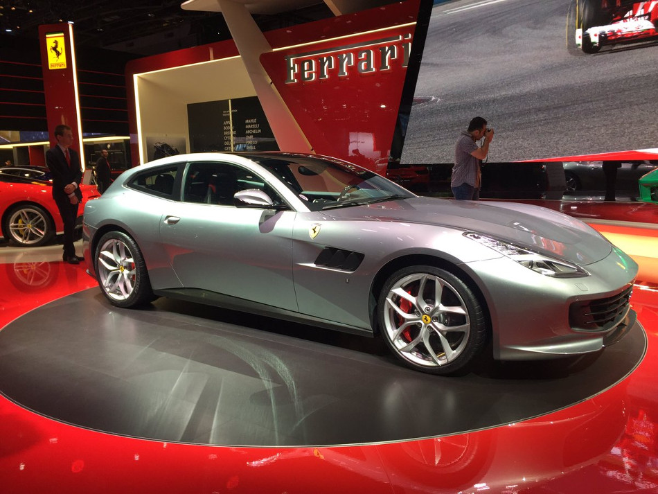 Ferrari SUV-4