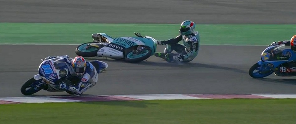 Enea Bastianini al suelo en la curva 6