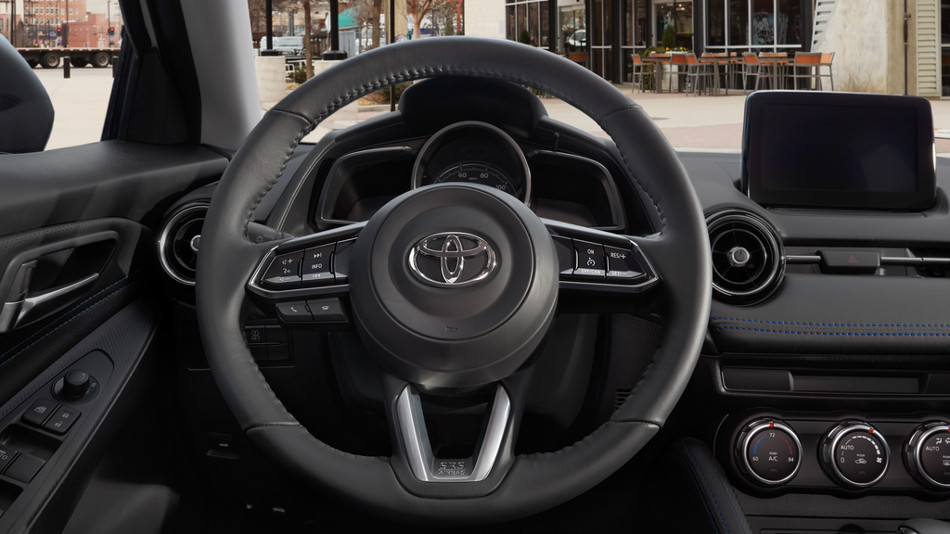 Yaris-4