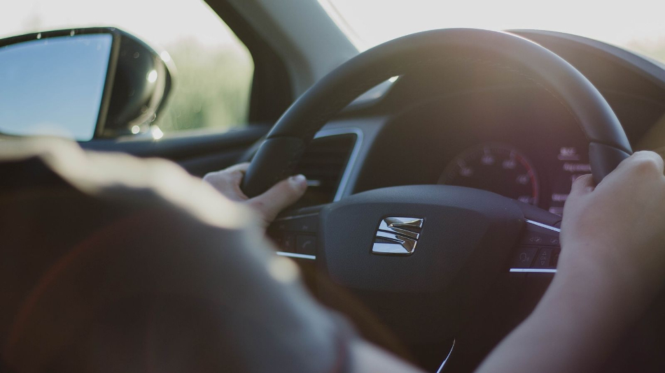 Forma correcta de tomar el volante