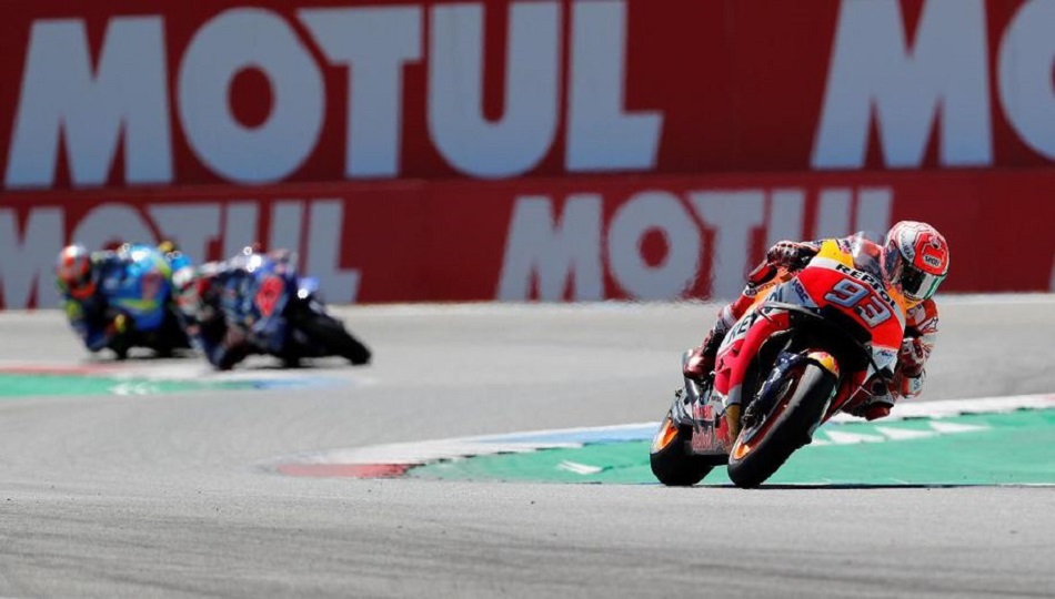 Marc Márque a punto de ganar en Assen