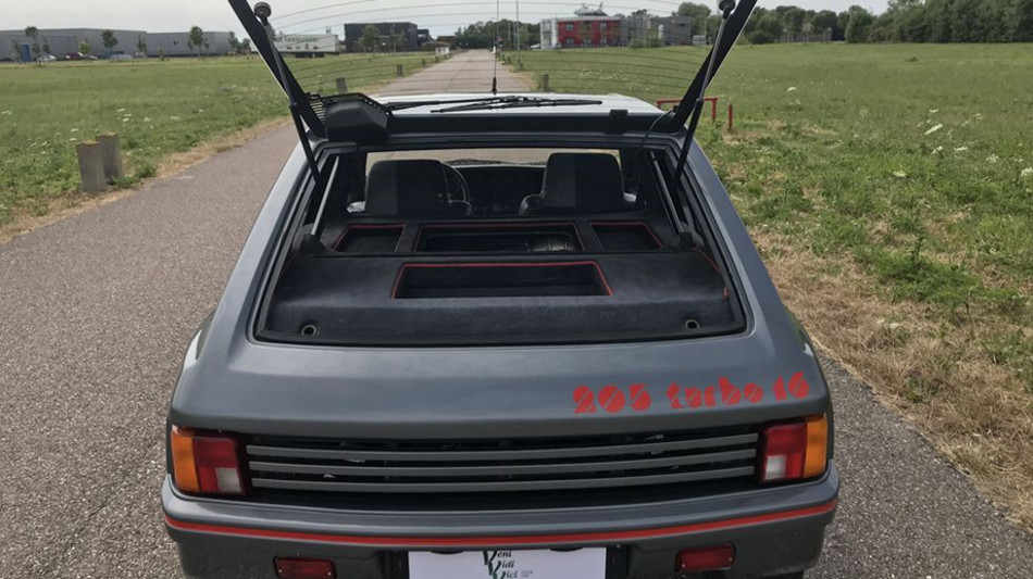 Peugeot 205 T16-8
