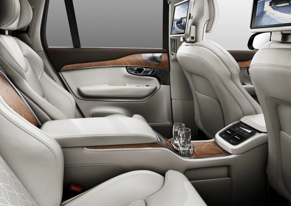 Volvo V90-6