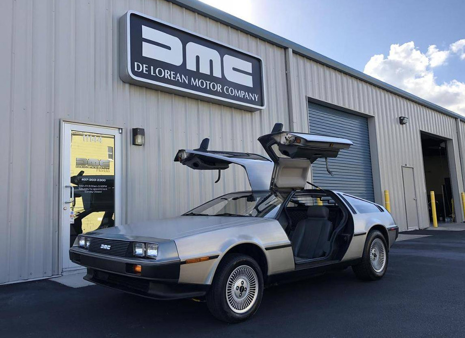 Delorean-1