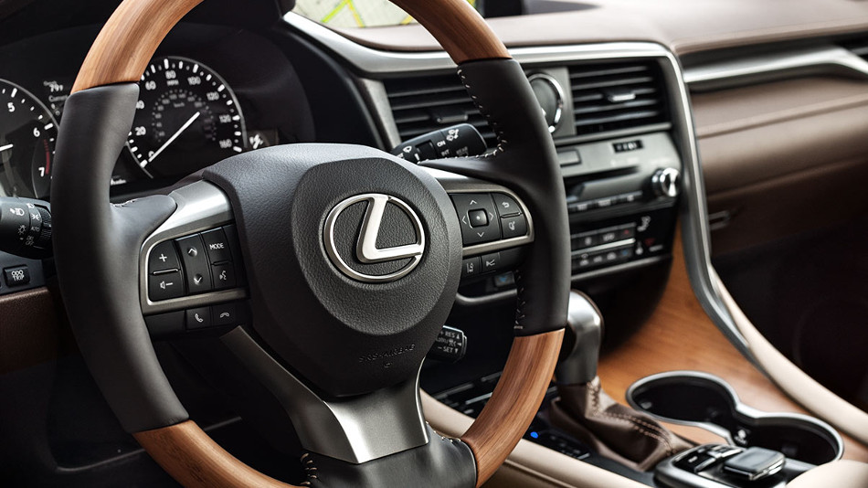 Lexus-4