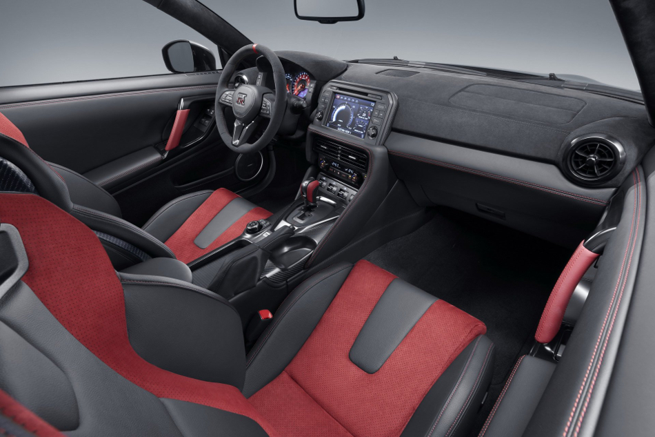 Nismo interior