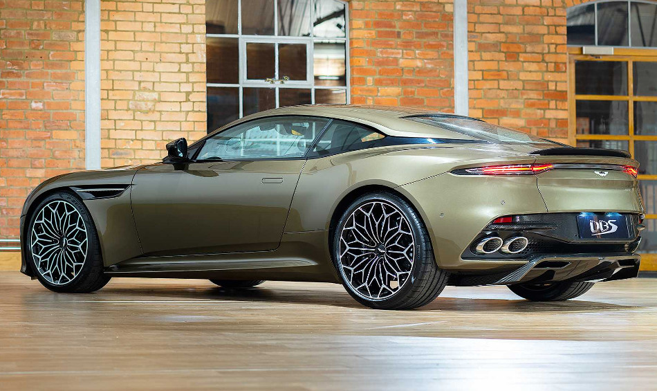 Aston Martin-7