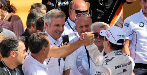 Jens Marquardt felicita a Augusto Farfus por su victoria en Valencia