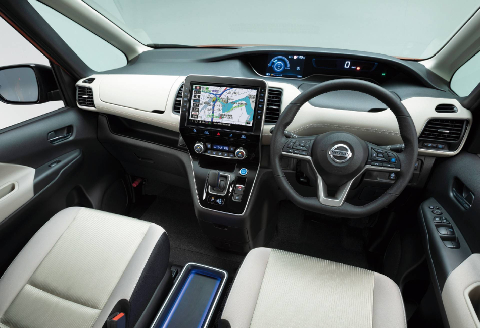 Nissan Serena interior