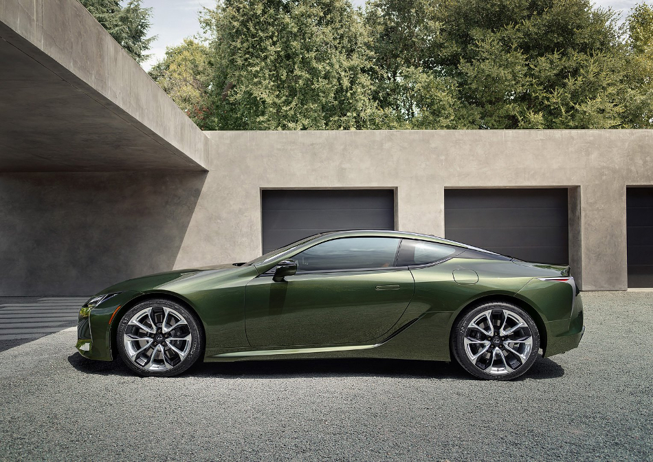 LC 500 foto lateral