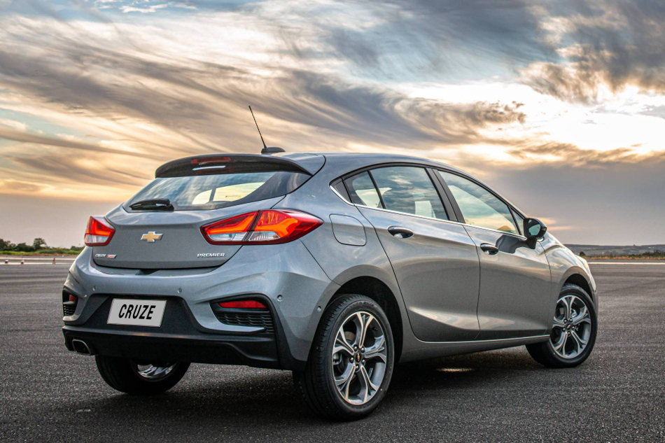 Cruze Hatchback