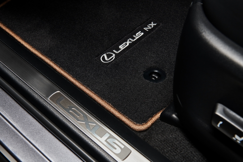 Lexus NX tapetes