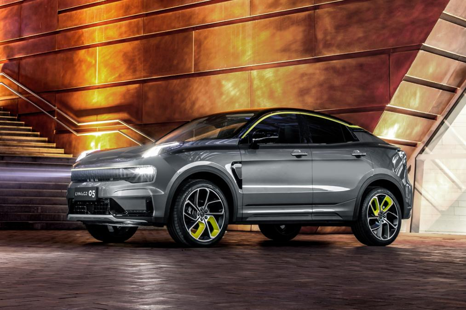 Lynk & Co 05 foto 1