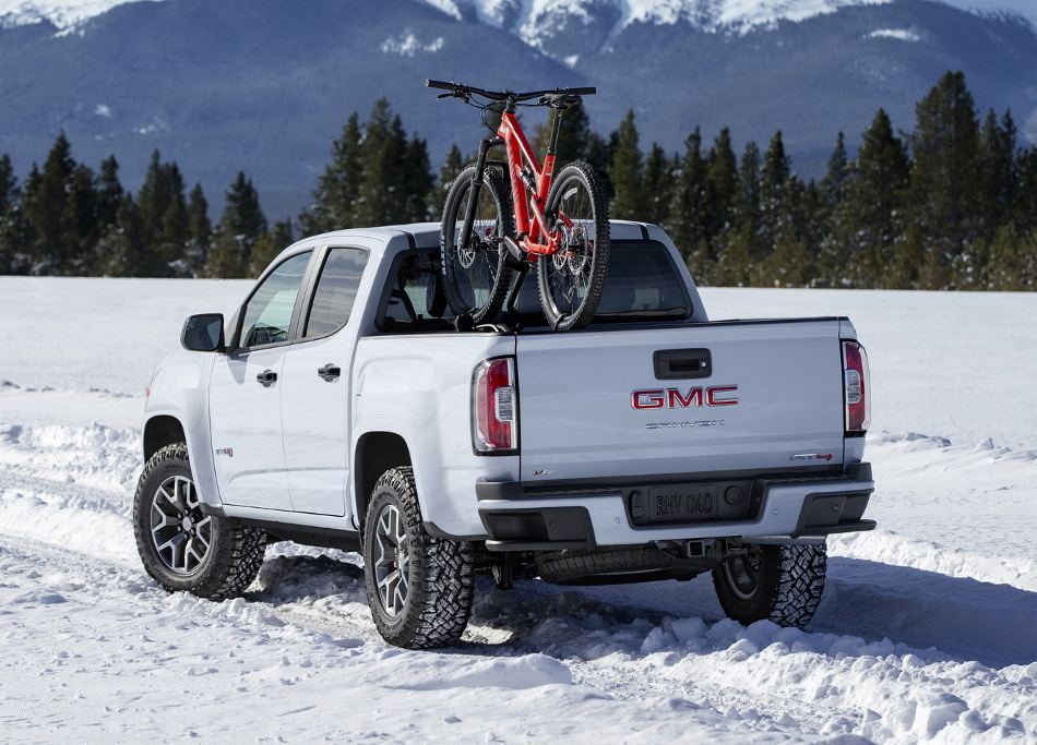 GMC Canyon AT4 posterior