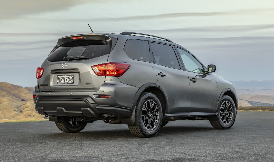 Nissan Pathfinder N-Trek posterior