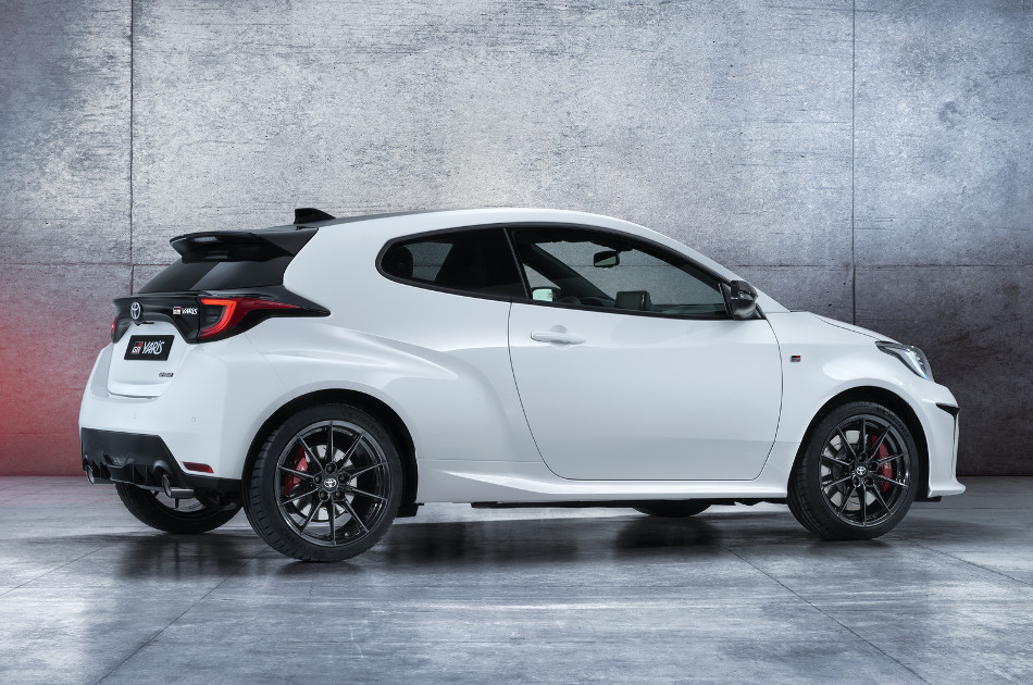 Yaris-4