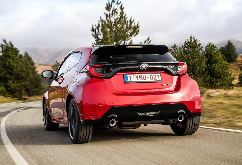 Yaris-4