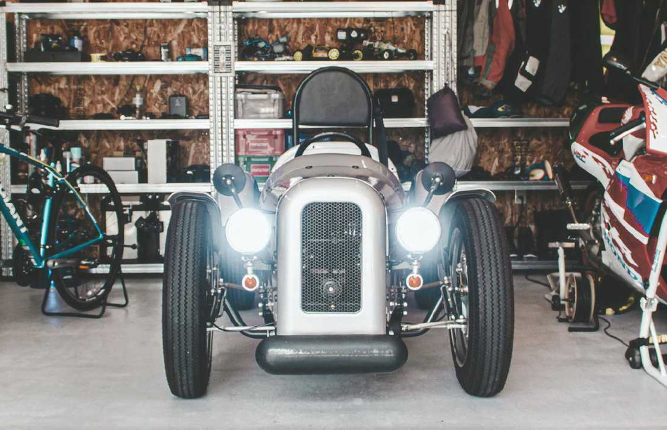 EV-1