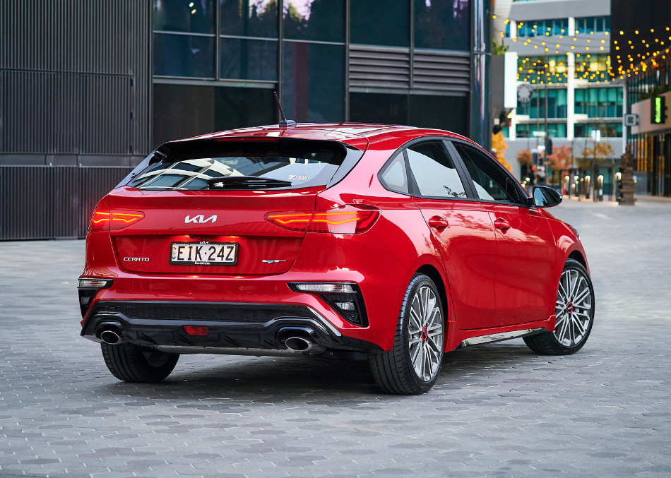 Kia Cerato 2022 Motor y Racing