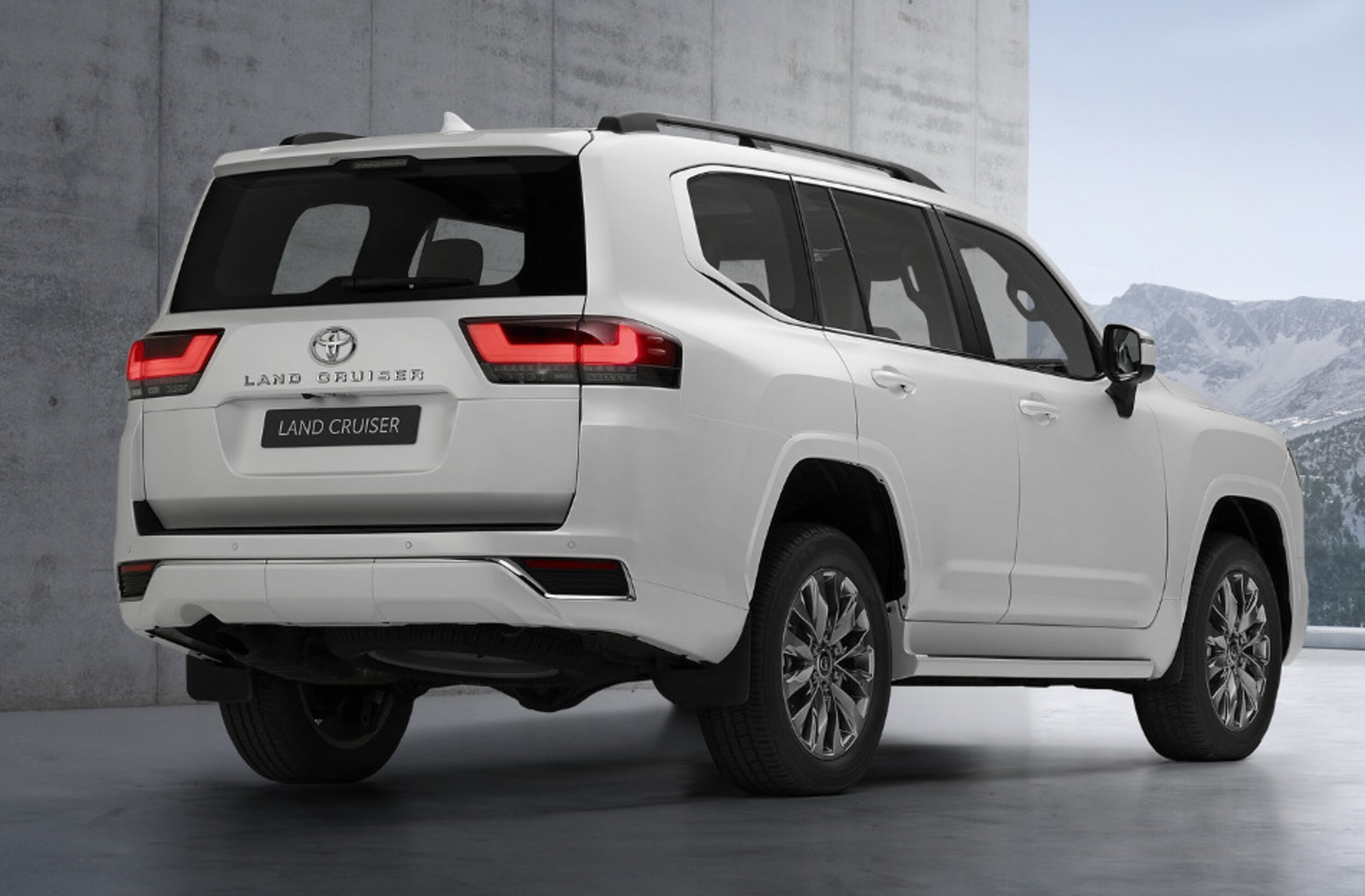 Toyota Land Cruiser 2022 Motor y Racing